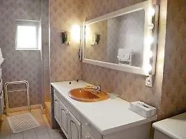 Le Lefevre Hotel *